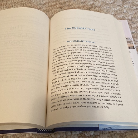 CLEAN 7 book - One-week breakthrough detox program - by Alejandro Junger - Picture 2 of 6